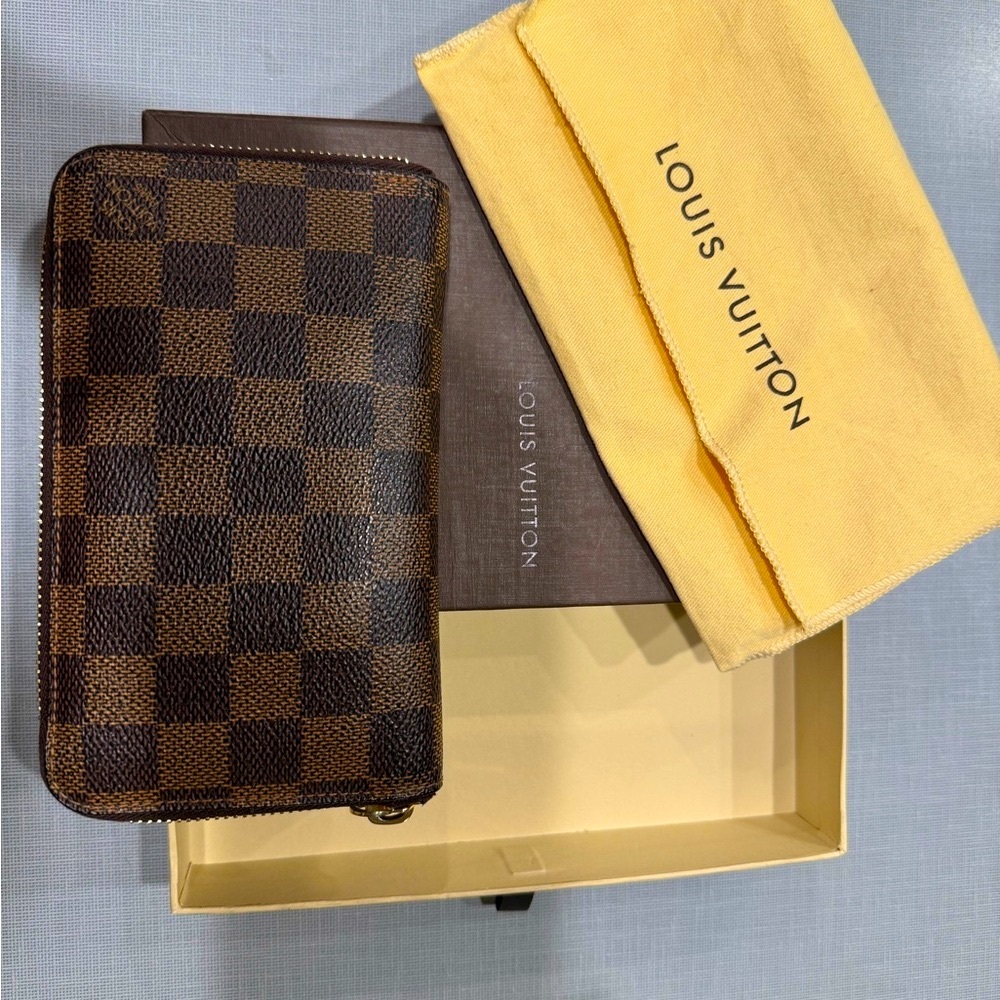 Pre-loved Louis Vuitton Damian Ebene compact wallet